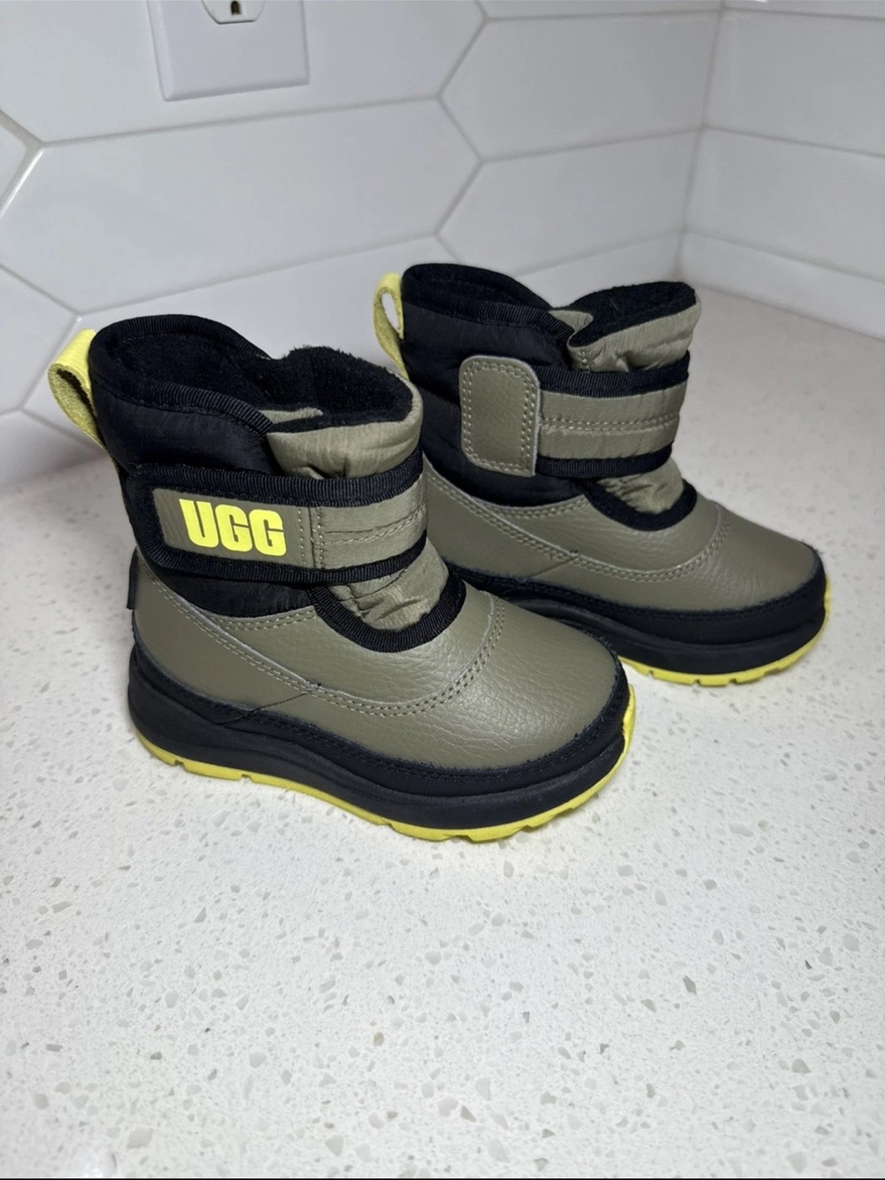 UGG Toddlers Unisex Taney Weather Boots Burnt Olive/Black Size C7 3M Thinsulate